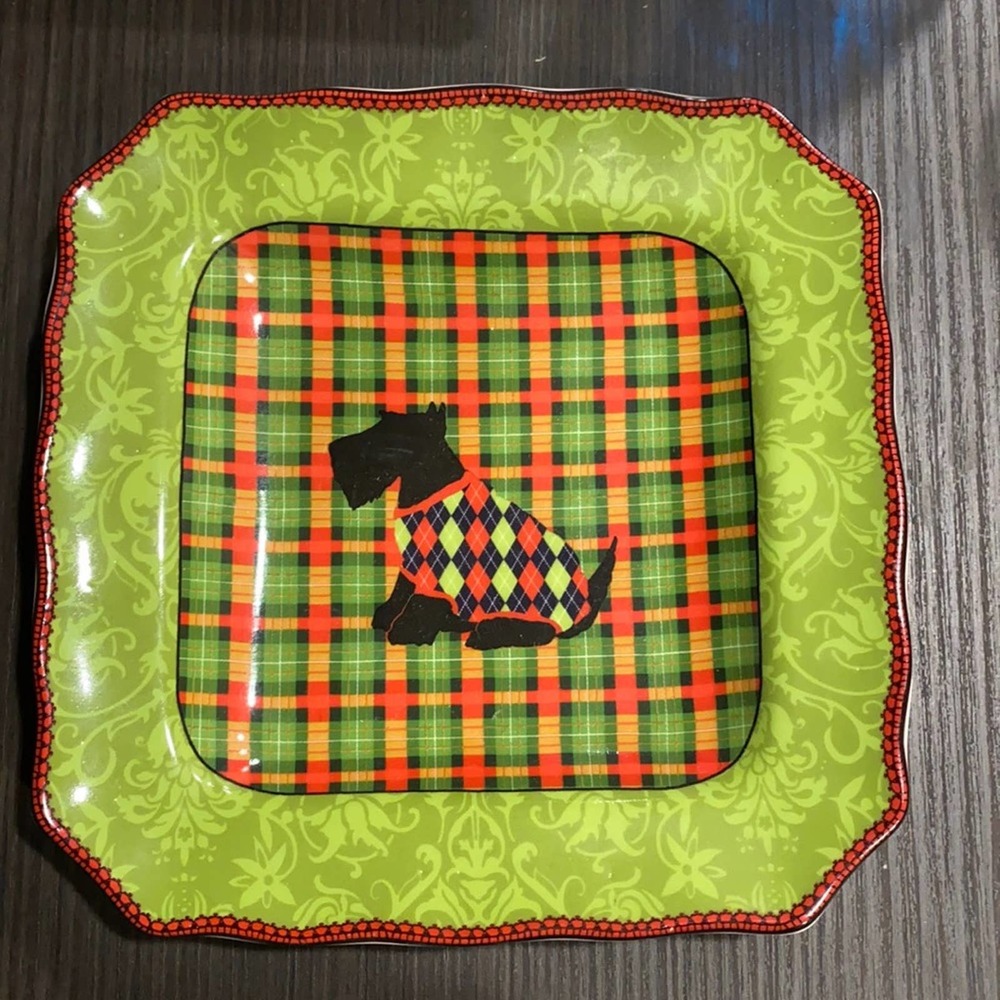 222 FIFTH Christmas Scotty Argyle 8-5/8” Square Porcelain Plate FLAWLESS!‎